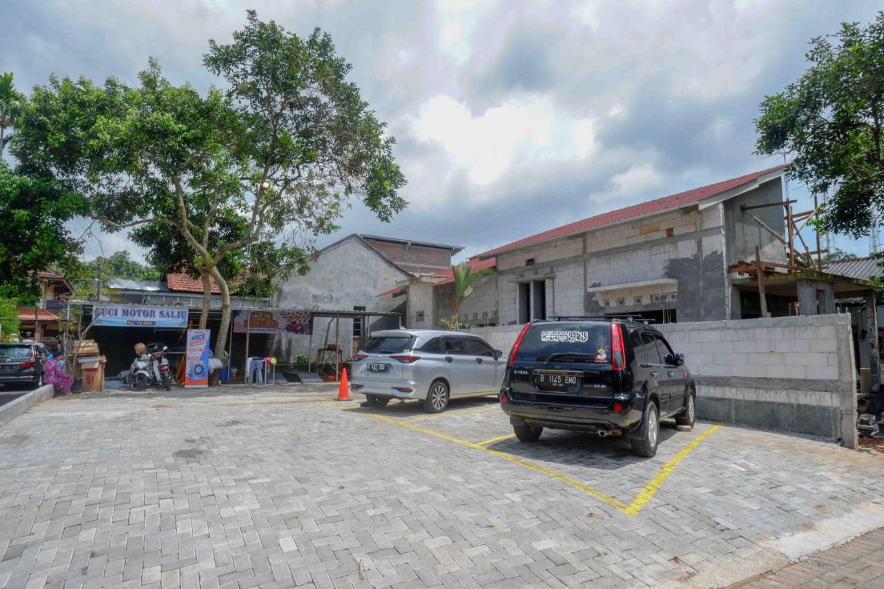 Reddoorz Plus Near Patung Kuda Undip Jatingaleh Экстерьер фото